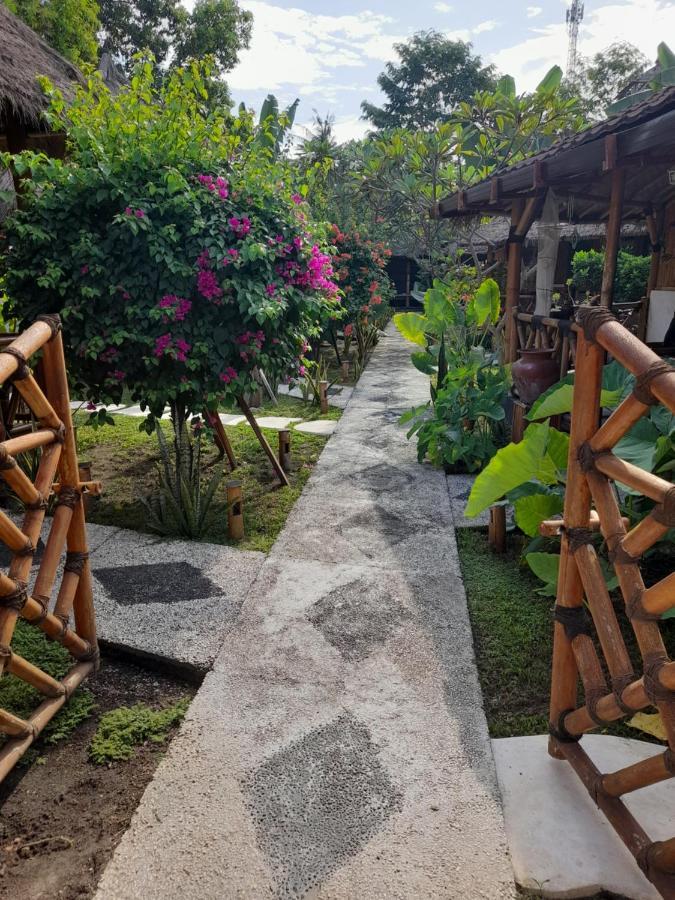 Tua Tua Keladi Bungalows Gili Air Exterior photo