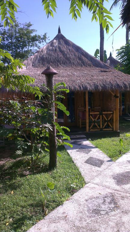 Tua Tua Keladi Bungalows Gili Air Exterior photo